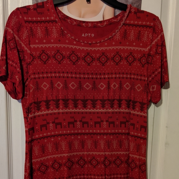 Apt 9 Red White Christmas Tree Reindeer Snowflake Short Sleeve T-Shirt - Picture 3 of 6